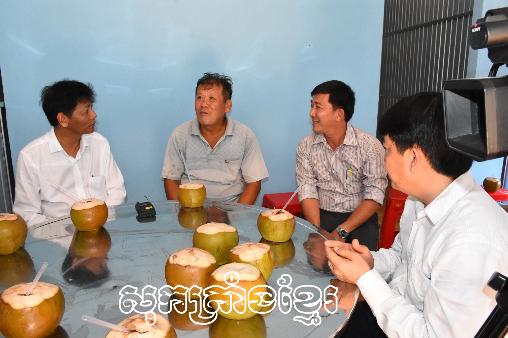 លេខាបក្សខេត្តឡឹមវ៉ាំងម៉ឹងពិនិត្យការងារបំបាត់ផ្ទះបណ្តោះអាសន្ន ផ្ទះទ្រុឌទ្រោមនៅស្រុកគូឡាវយុង