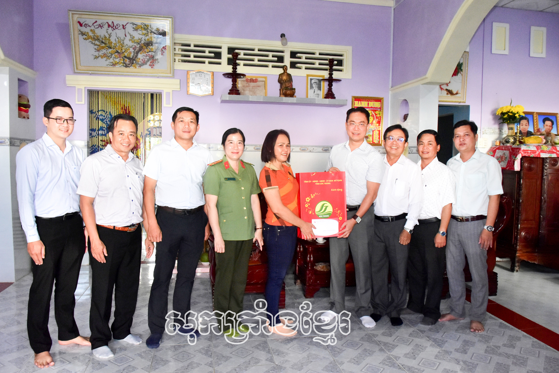 ក្រុមប្រតិភូកម្មាភិបាលខេត្ត បានចុះទៅសួរសុខទុក្ខនិងជូនពរតេតង្វៀងដាងកម្មាភិបាលចូលនិវត្តន៍នៅស្រុកចូវថាញ់