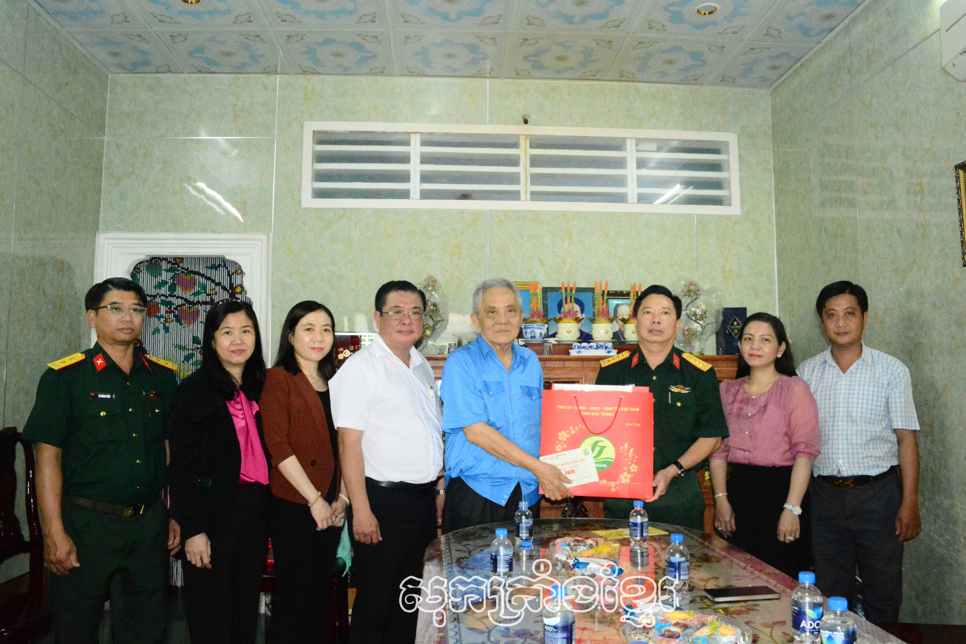 ជូនពរតេតង្វៀងដាងអឹកទីឆ្នាំ២០២៥ ដល់បណ្តាអង្គភាពនិងកម្មាភិបាលចូលនិវត្តន៍