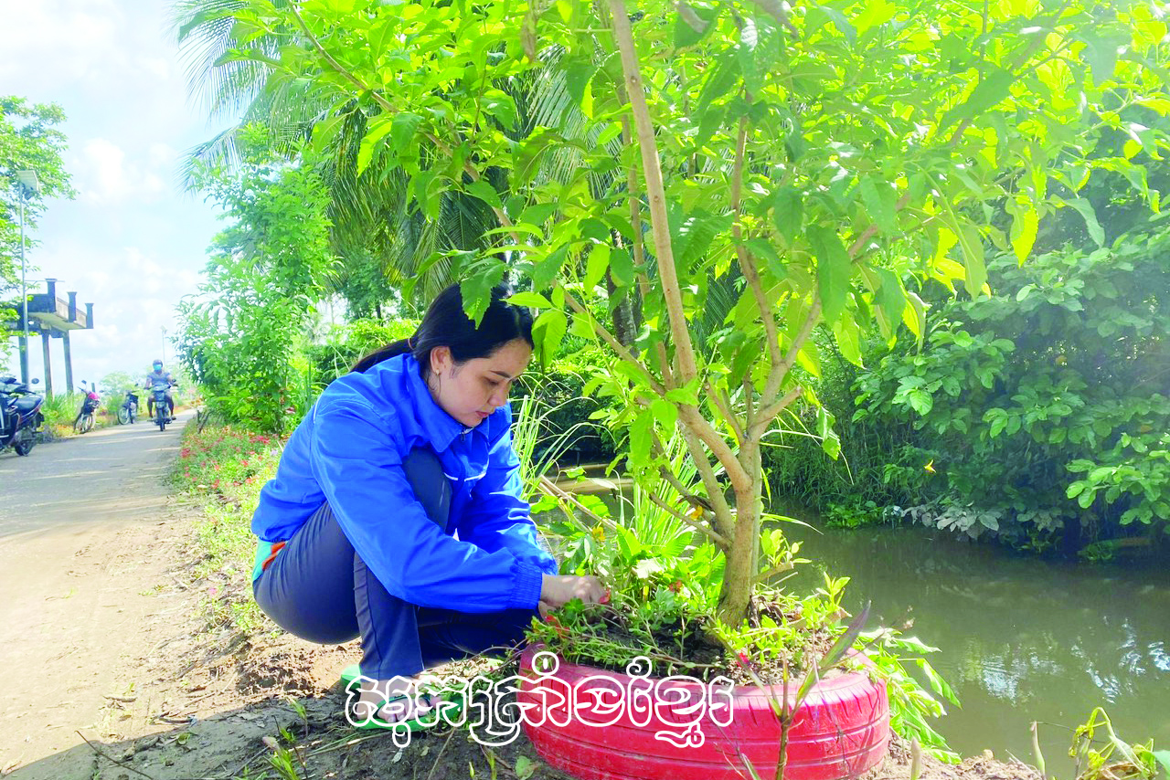 កម្មាភិបាលសម្ព័ន្ធយុវជនគំរូ ធ្វើតាមអ៊ំ