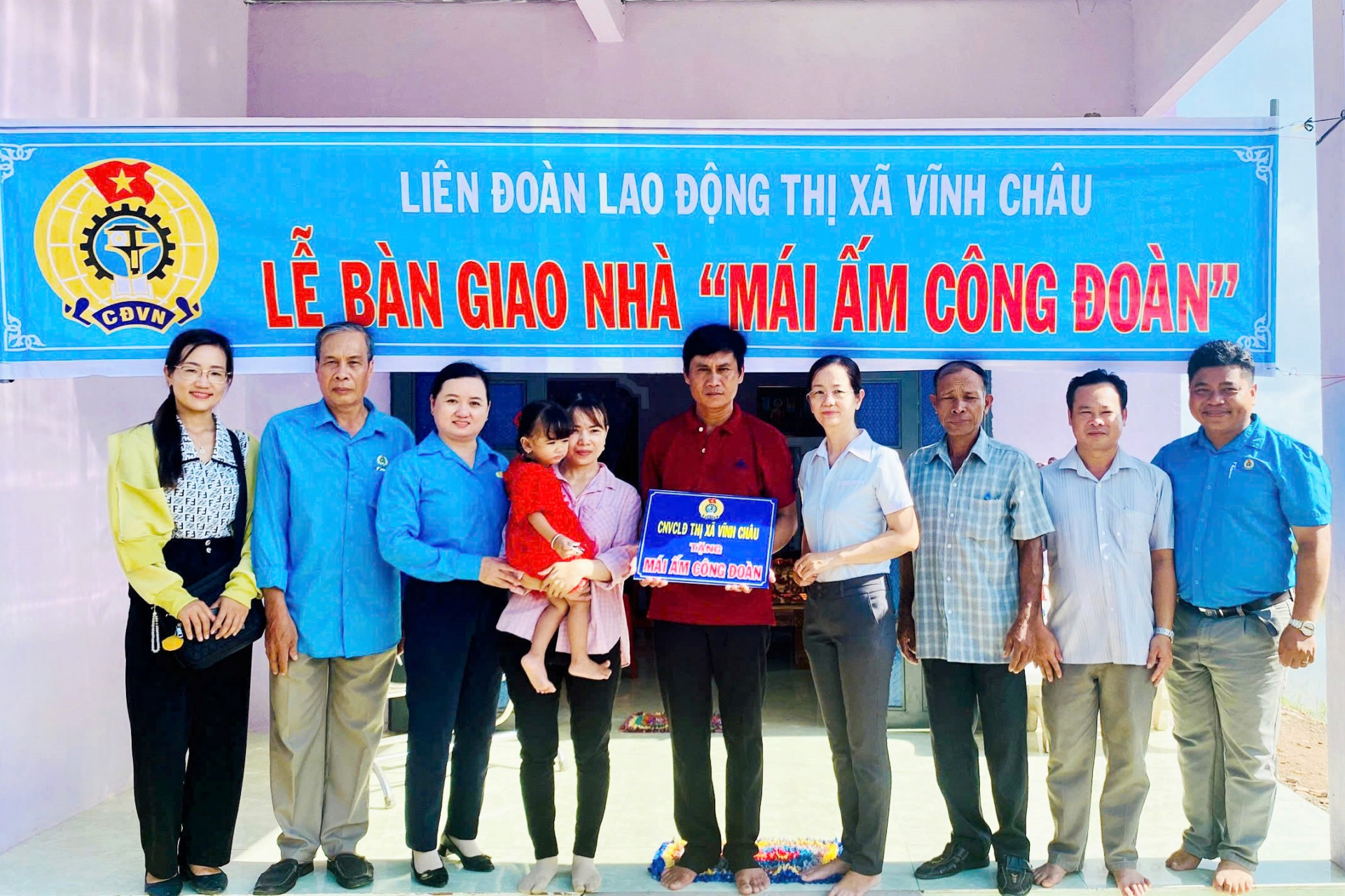 សហជីពពលកម្មទីរួមខេត្តវិញចូវសកម្មថែទាំគិតអានឱ្យសមាជិកអ្នកពលកម្ម