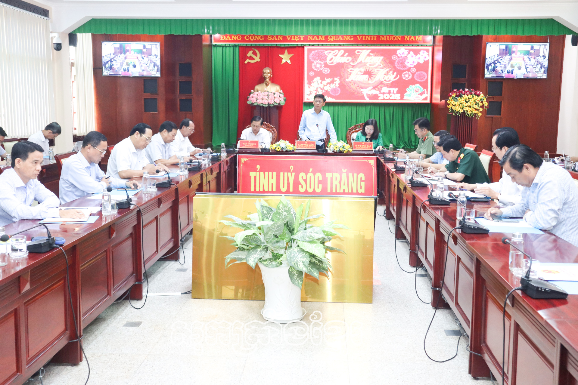 បក្ខភាគ រដ្ឋអំណាចនិងប្រជាជនបណ្តាជនជាតិខេត្តសុកត្រាំងឈានចូលឆ្នាំថ្មី២០២៥ ក្នុងក្តីរំភើប ទទួលតេតង្វៀងដាងអឹកទីប្រកបដោយភាពសប្បាយរីករាយ វិបុលសុខ សុវត្ថិភាពនិងប្រិតសំចៃ