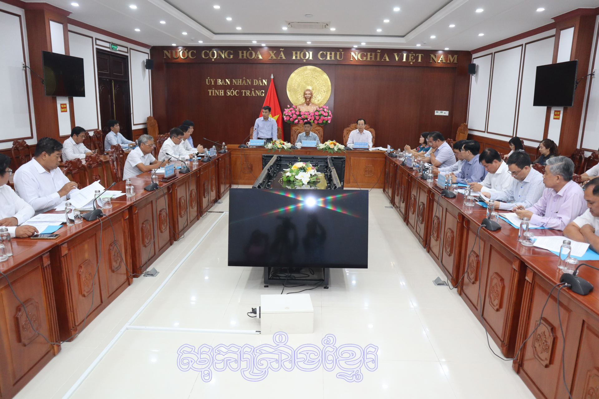 ថ្នាក់ដឹកនាំខេត្តសុកត្រាំងធ្វើការជាមួយអគ្គក្រុមហ៊ុនបញ្ជូនថាមពលអគ្គិសនីជាតិ