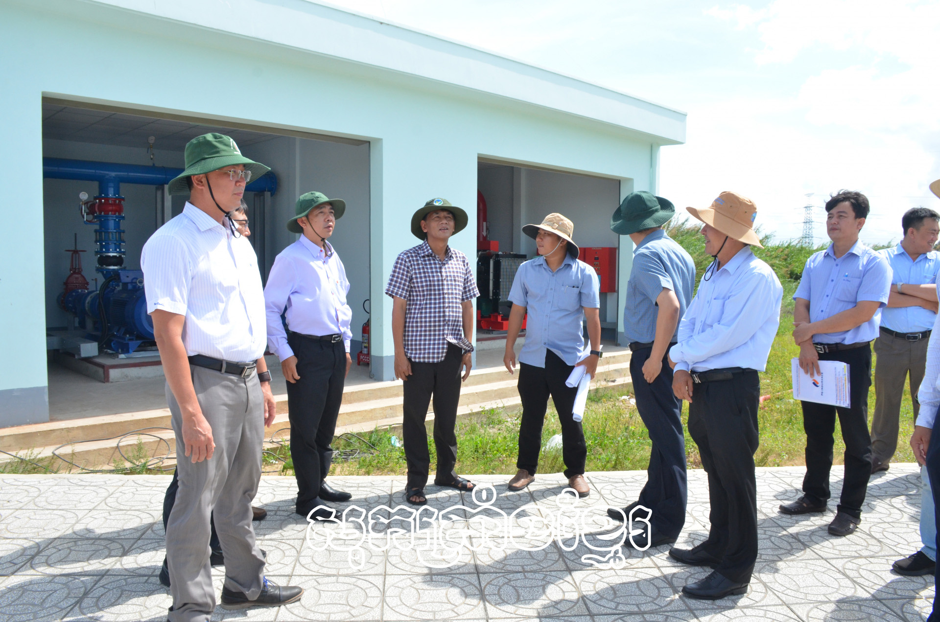 លេខាបក្សខេត្តសុកត្រាំងឡឹមវ៉ាំងម៉ឹងពិនិត្យការងារនៅមណ្ឌលឧស្សាហកម្មសីដាB