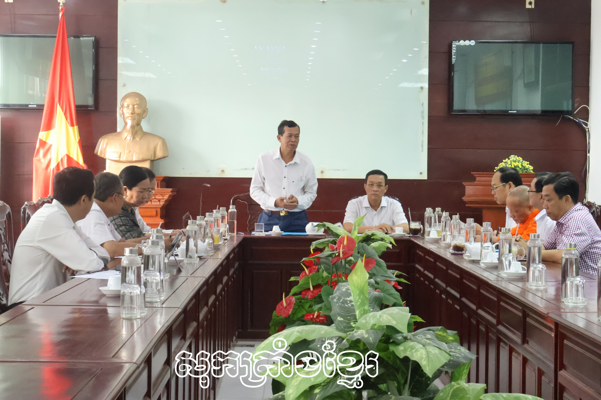 គណៈជនជាតិក្រុមប្រឹក្សាប្រជាជនខេត្តប្រជុំពិនិត្យឯកសារលើកជូននៅសម័យប្រជុំលើកទី៣១ (ប្រធានបទ) ក្រុមប្រឹក្សាប្រជាជនខេត្តសុកត្រាំង