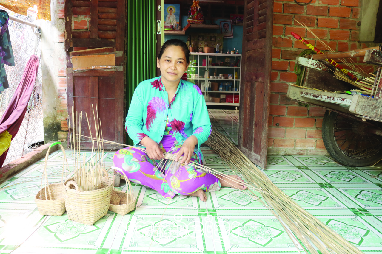 កម្មាភិបាលនារីខ្មែរអស់ពីចិត្តជាមួយនឹងការងារសមាគម