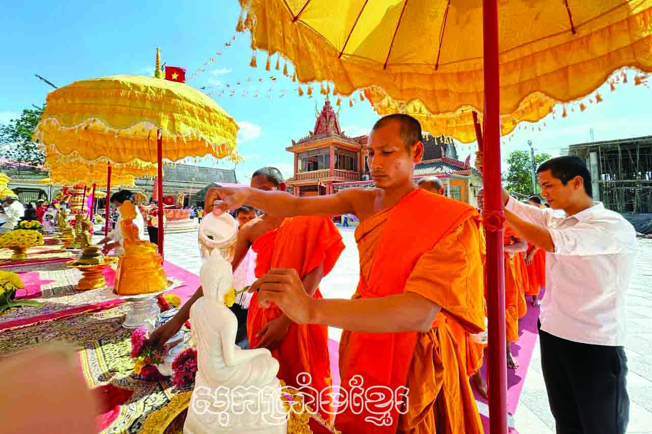 ពិធីស្រង់ទឹកព្រះតាមកិច្ចព្រះពុទ្ធសាសនា