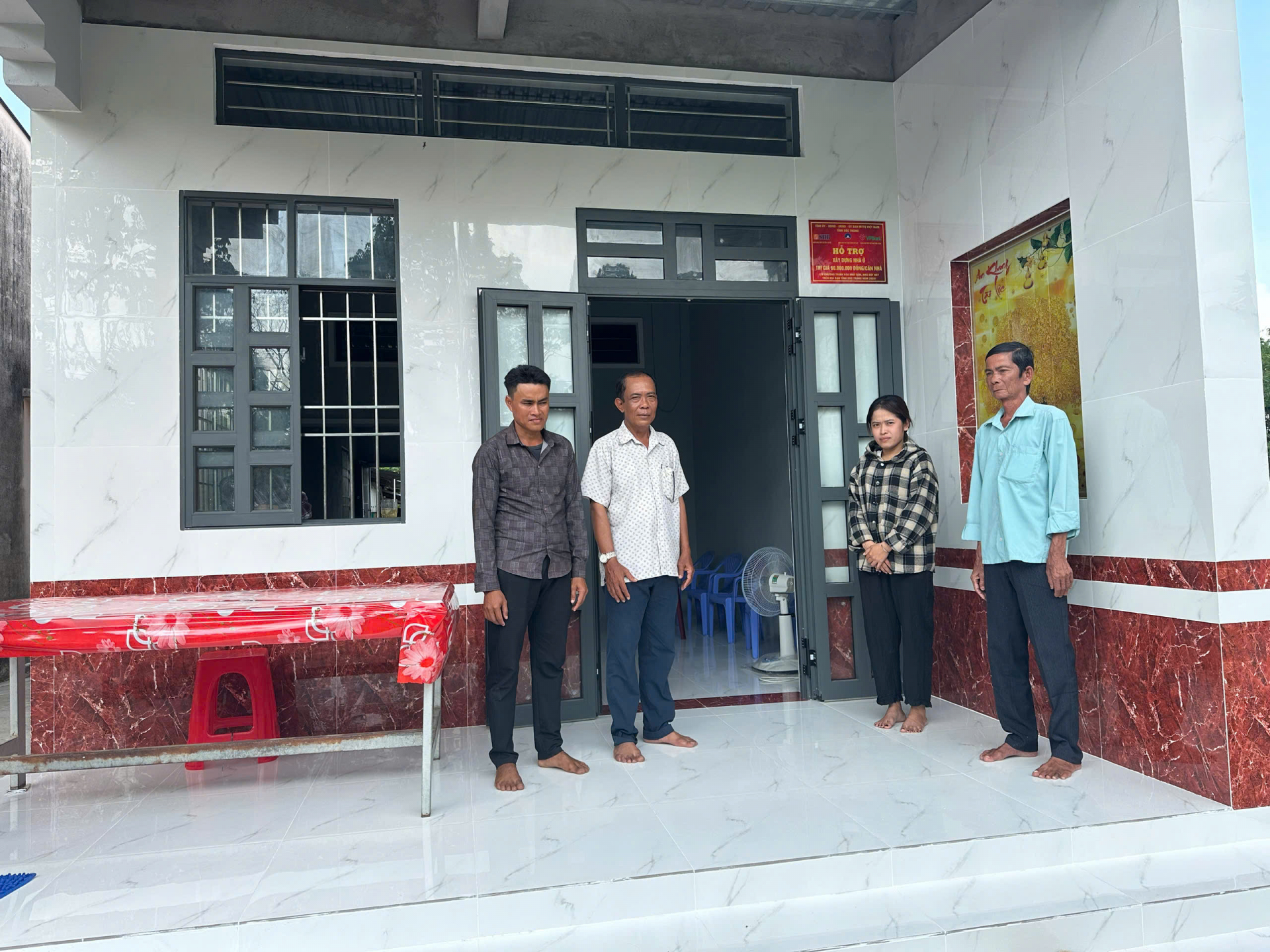 ខិតខំបំបាត់ផ្ទះបណ្តោះអាសន្នផ្ទះទ្រុឌទ្រោម