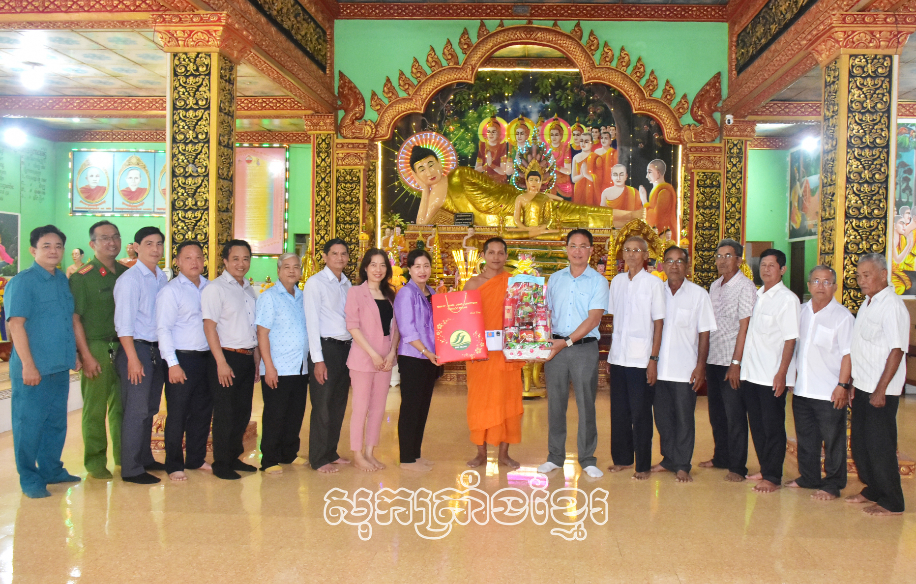 ក្រុមប្រតិភូខេត្ត សួរសុខទុក្ខនិងជូនពរឆ្នាំថ្មីដល់ព្រះសង្ឃនិងកម្មាភិបាលខ្មែរចូលនិវត្តន៍នៅស្រុកចូវថាញ់