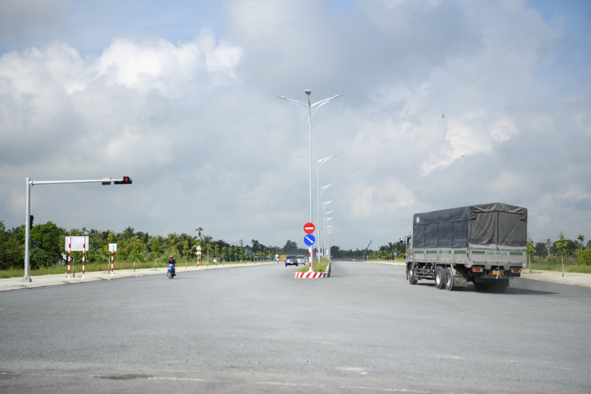 ឆ្លងកាត់លំបាកសេដ្ឋកិច្ច សង្គមនៅឡុងភូមានភាពវិវឌ្ឍ