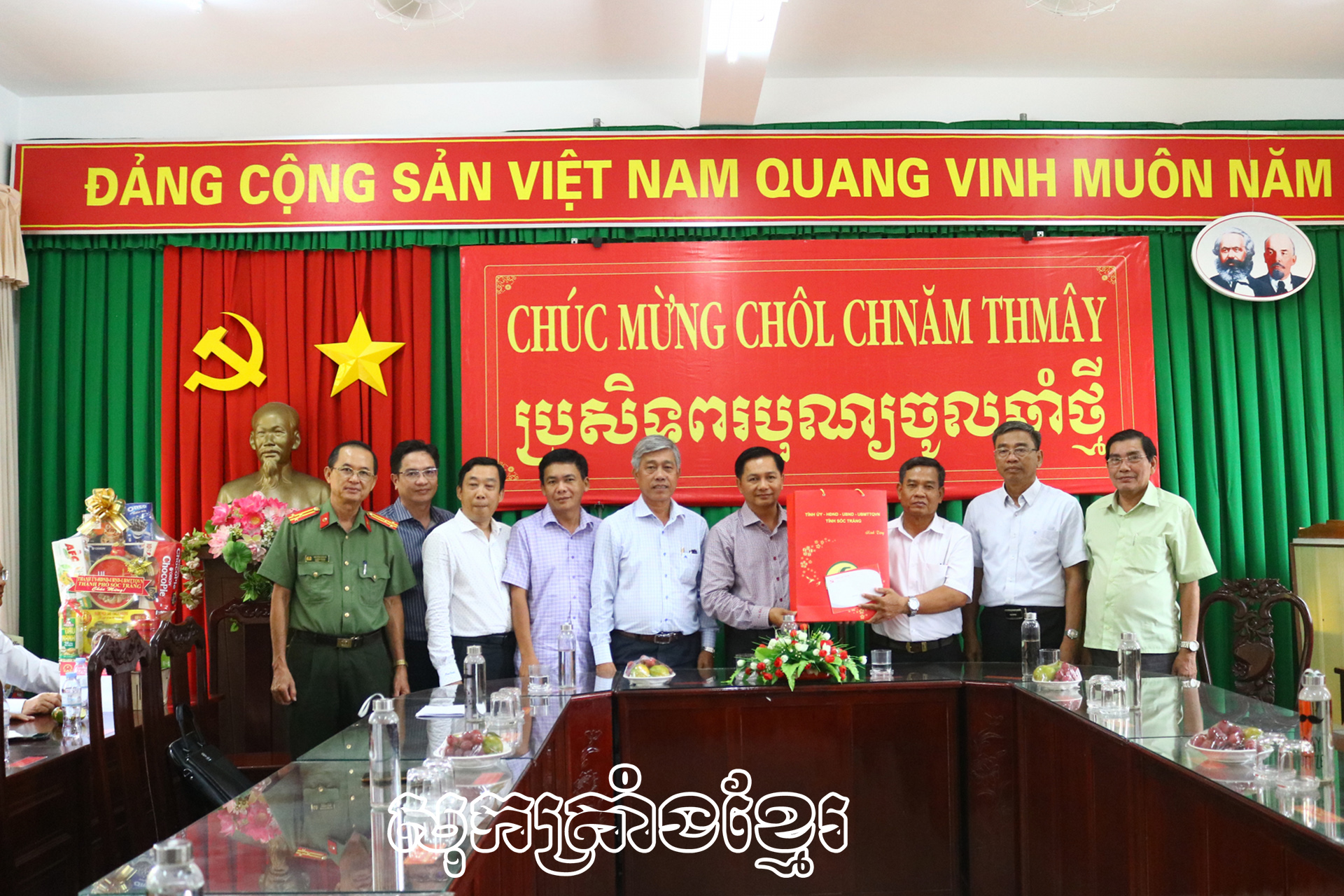 សួរសុខទុក្ខ ជូនពរកម្មាភិបាលចូលនិវត្តន៍ជាជនជាតិខ្មែរនិងវត្តទក្ខិណនិកាយខ្មែរនៅលើភូមិដ្ឋានទីក្រុងសុកត្រាំង