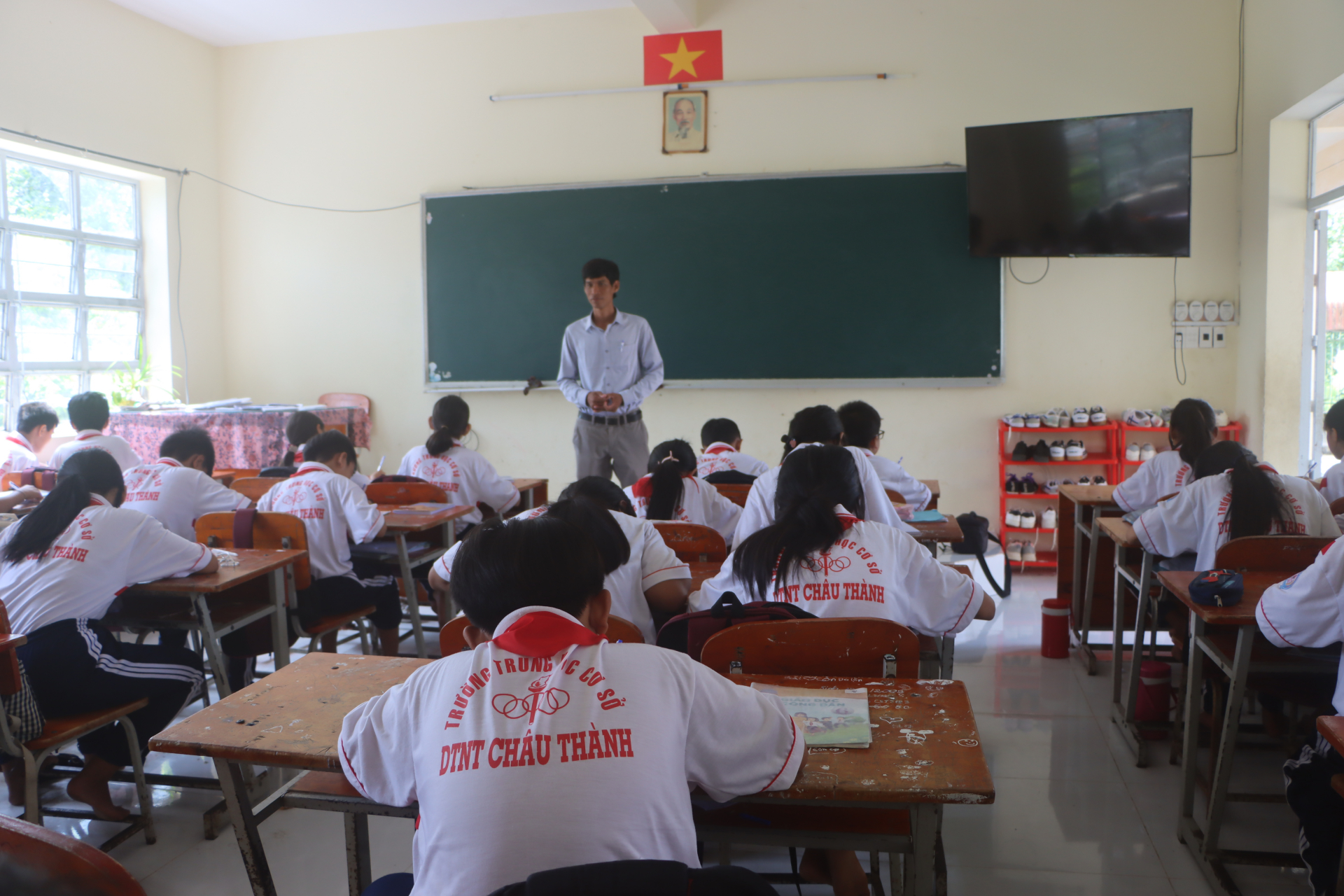 អភិវឌ្ឍអប់រំតំបន់ជនជាតិភាគតិច