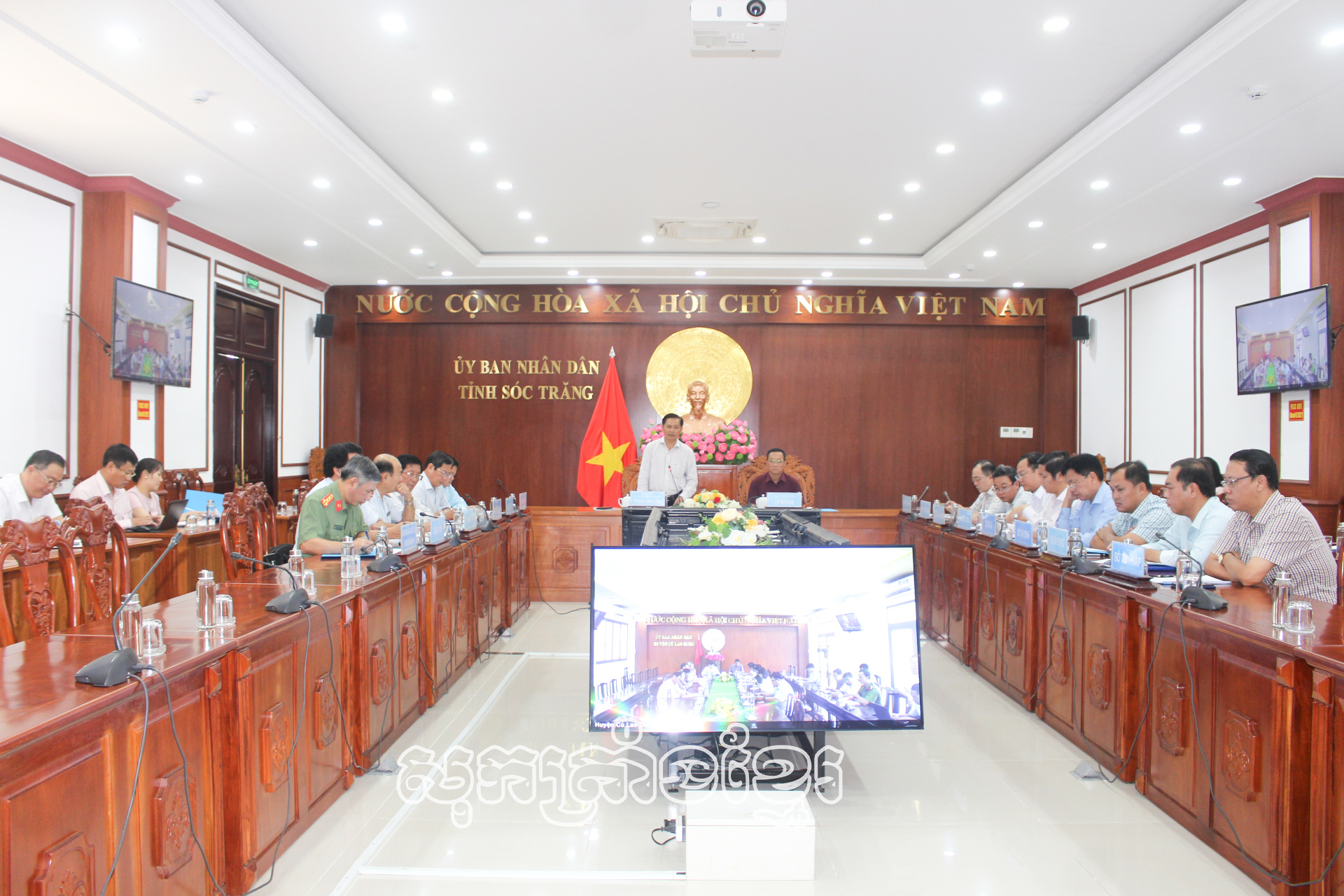 ប្រធានគណៈកម្មាធិការប្រជាជនខេត្តសុកត្រាំងមានកិច្ចសន្ទនាតាមបណ្តាញ​បន្តផ្ទាល់ជាមួយប្រជាជននៃកសិដ្ឋាន៣០ មេសា (ចាស់)