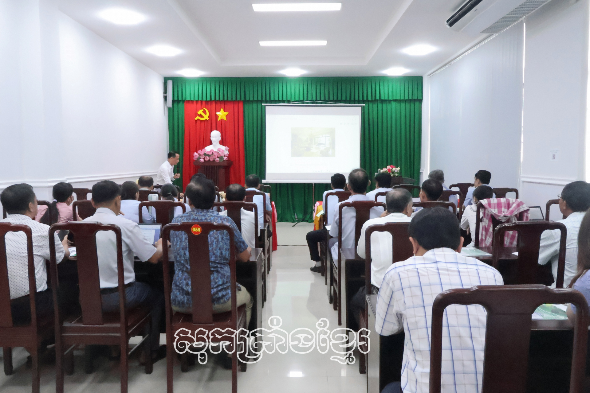 លើកកម្ពស់សមត្ថភាពអនុវត្តបច្ចេកវិទ្យាព័ត៌មាន-ទំនាក់ទំនងដល់អ្នកដែលបំពេញការងារជនជាតិ