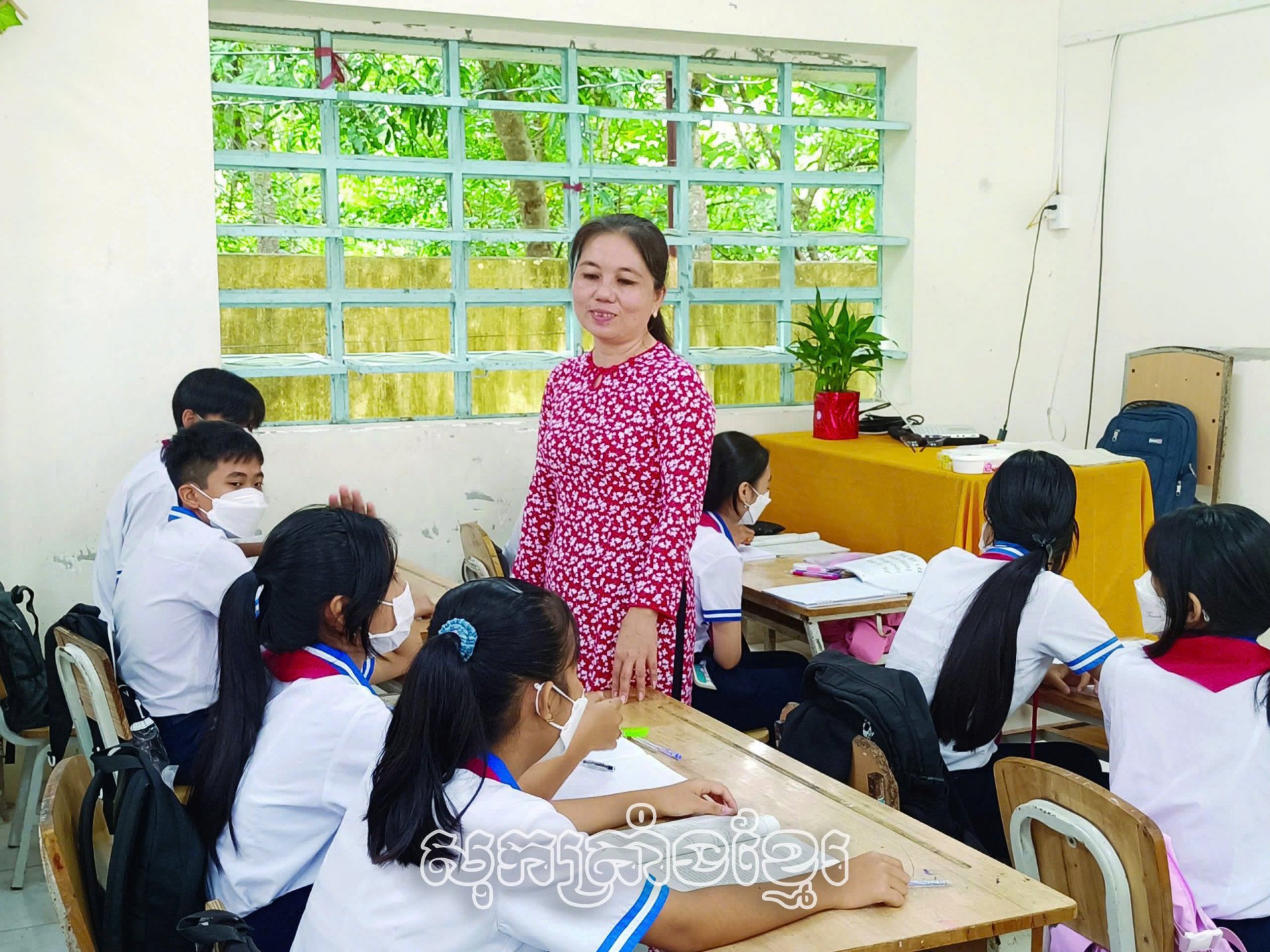 អ្នកគ្រូអស់ពីចិត្តជាមួយរបរ