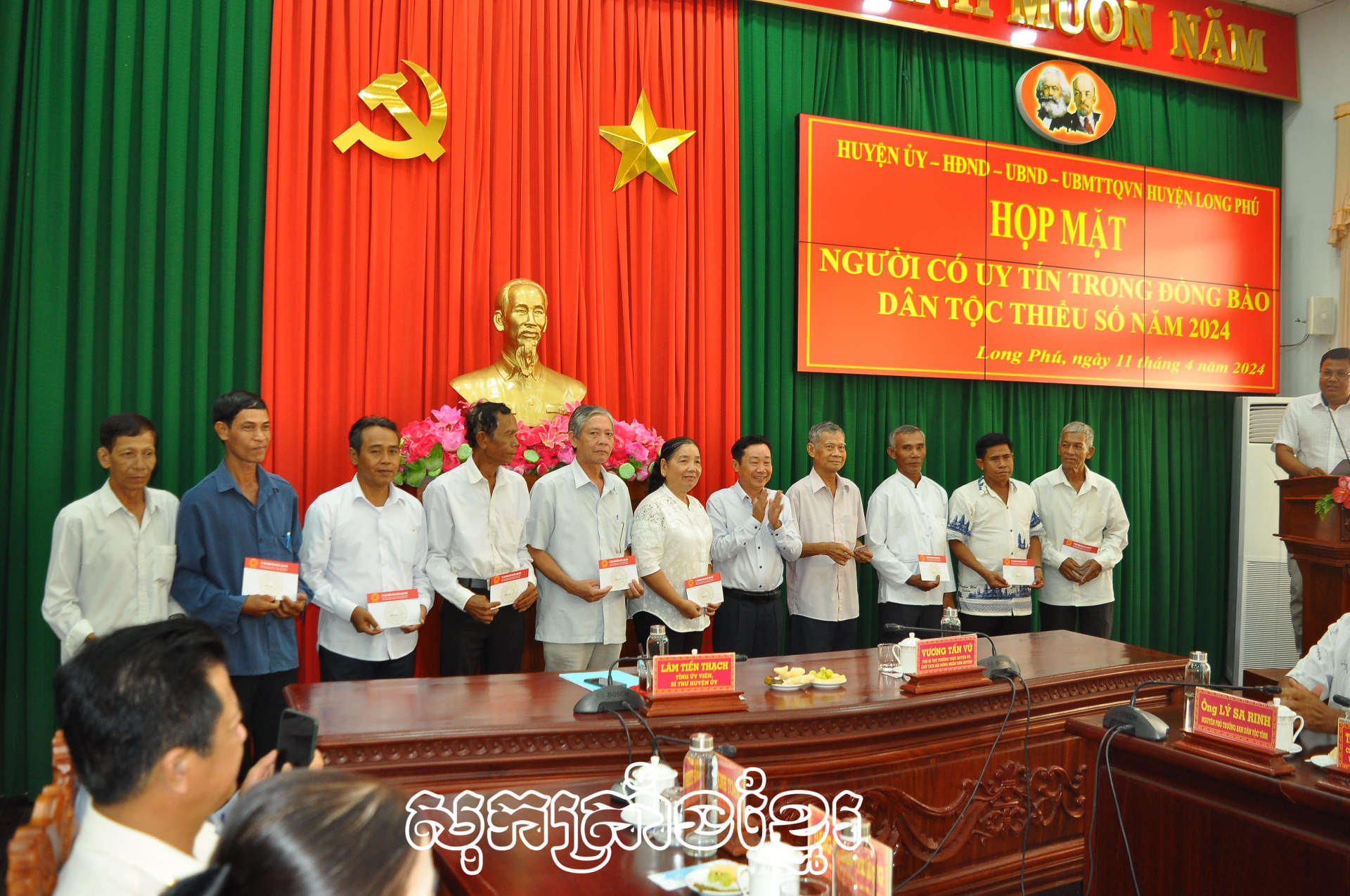 ឡុងភូផ្សព្វផ្សាយផ្នត់រស់នៅវប្បធម៌ថ្មីក្នុងជនរួមជាតិខ្មែរ