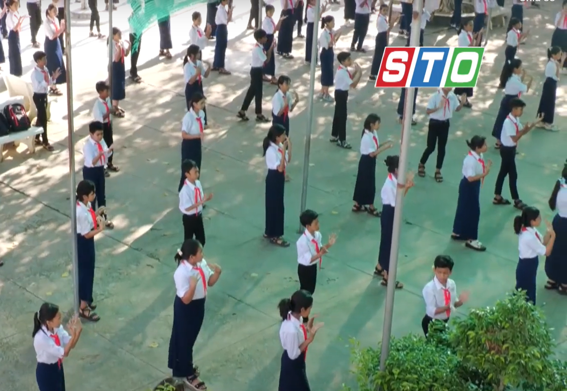 សាលាអនុវិទ្យាល័យជនជាតិអន្តេវាសិកស្រុកឡុងភូយកចិត្តទុកដាក់ដល់ប្អូនៗជនជាតិភាគតិច