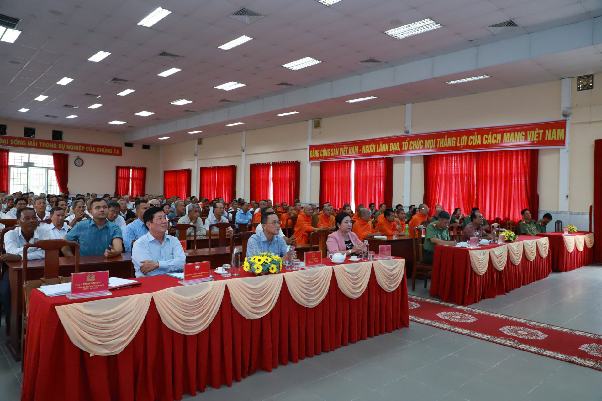 ផ្តល់ព័ត៌មានជូនអ្នកមានប្រិយភាពក្នុងតំបន់ជនជាតិភាគតិច