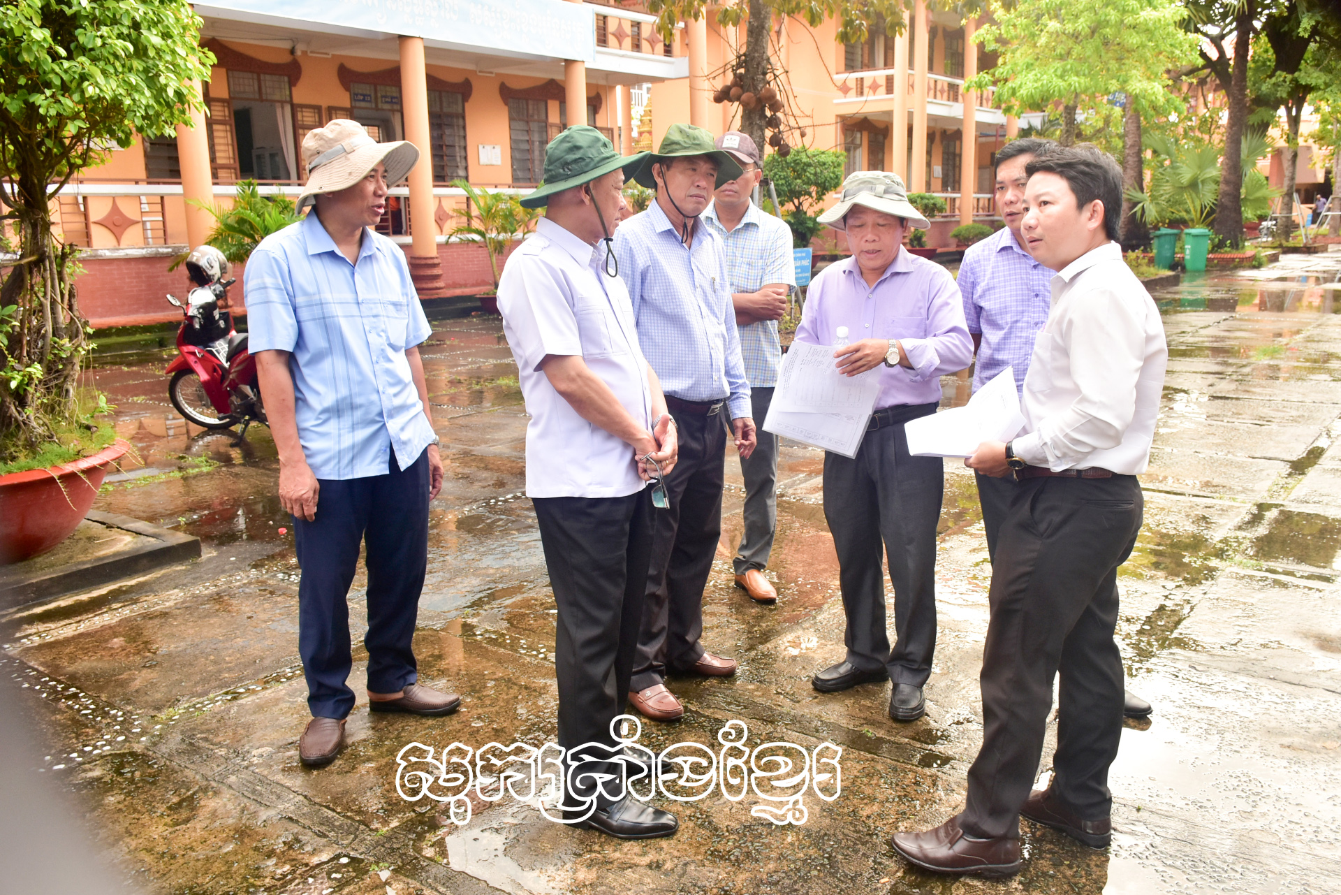 ពិនិត្យការងារត្រៀមពិធីបុណ្យអកអំបុក-ប្រណាំងទូកងសុកត្រាំង