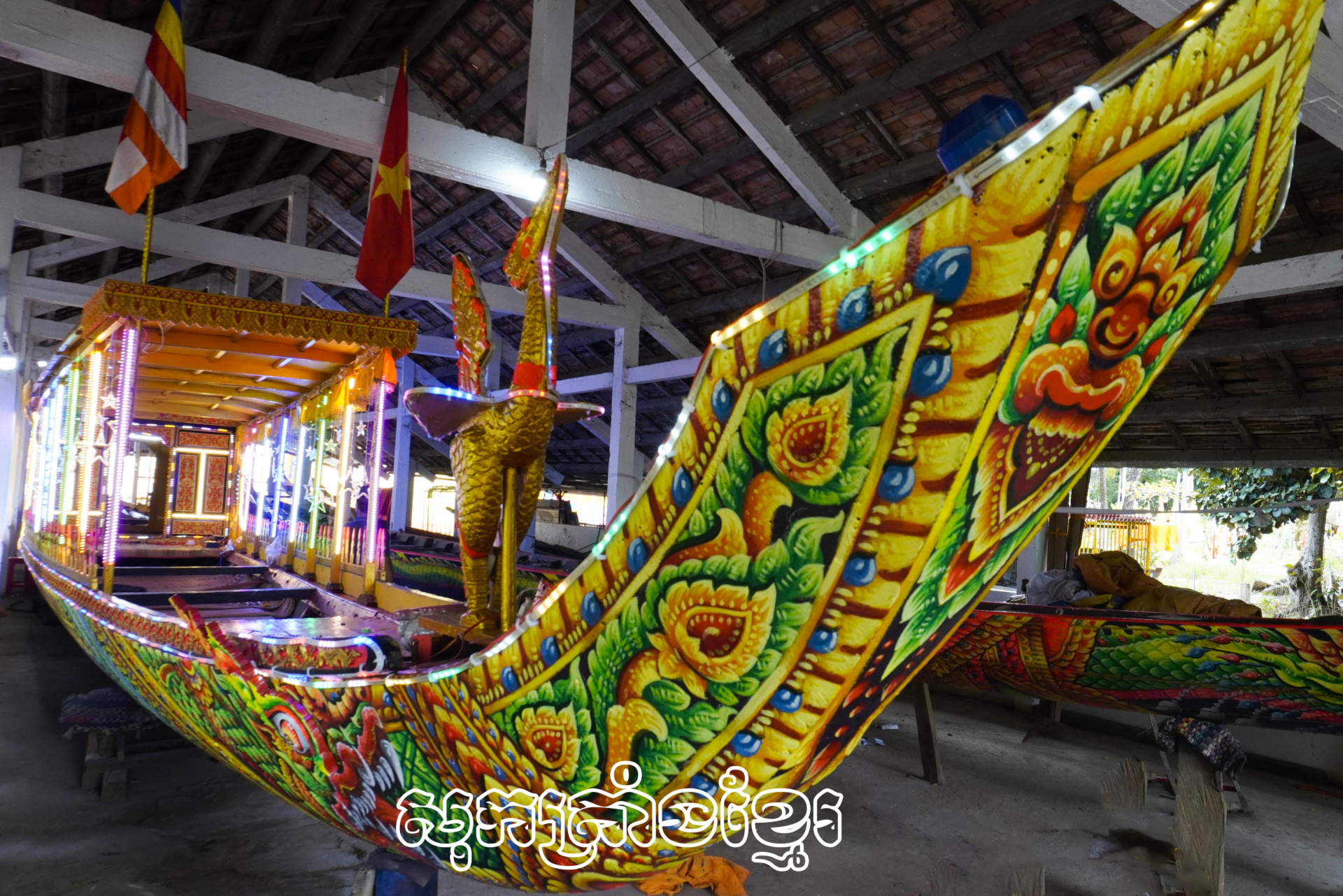 លក្ខណៈពិសេសនៃទូកគែហ៊ៅរបស់ជនរួមជាតិខ្មែរ