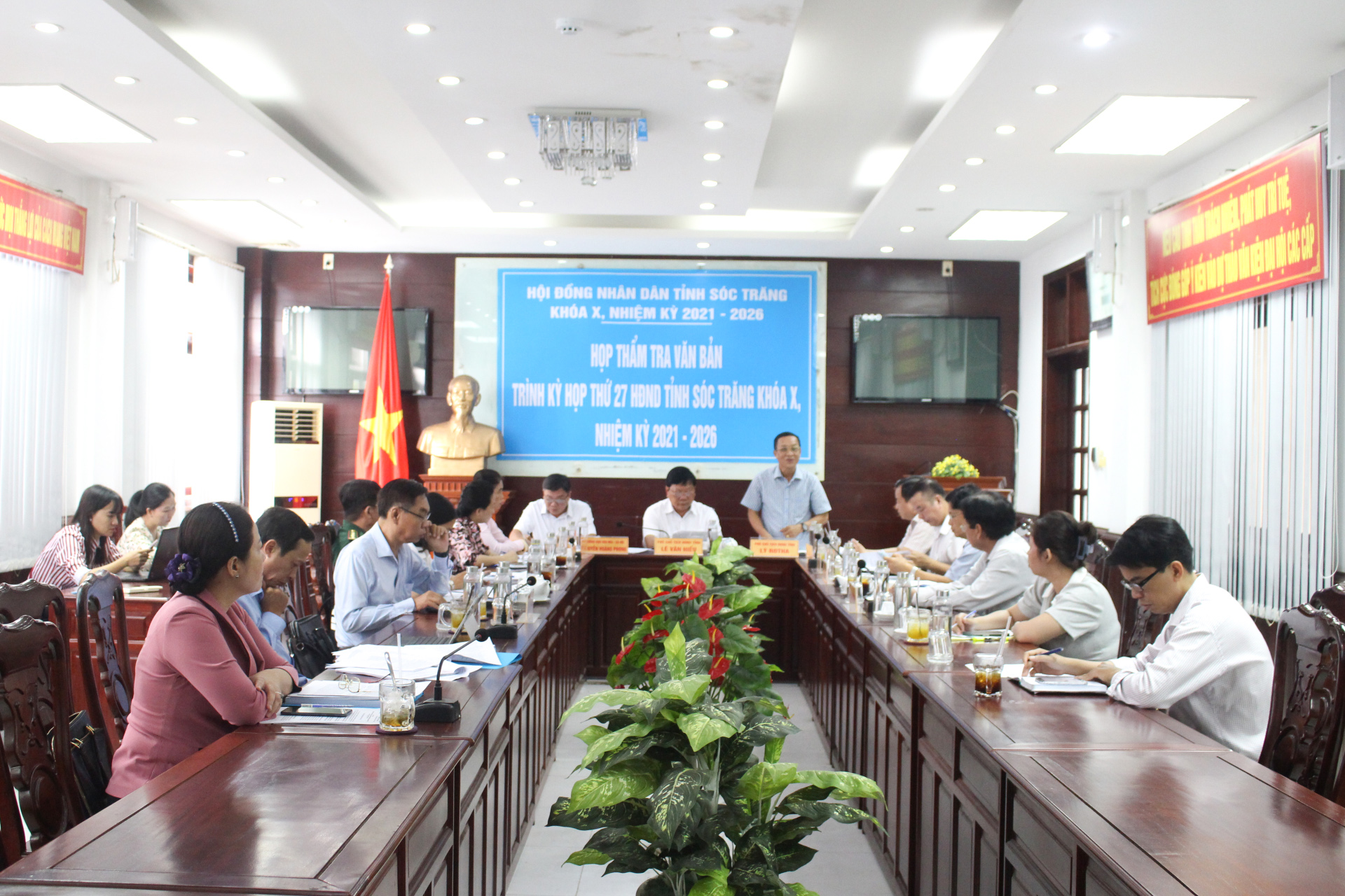 ពិនិត្យឯកសារចំណុះវិស័យវប្បធម៌-សង្គម ដើម្បីជូនសម័យប្រជុំ លើកទី២៧ ក្រុមប្រឹក្សាប្រជាជនខេត្ត