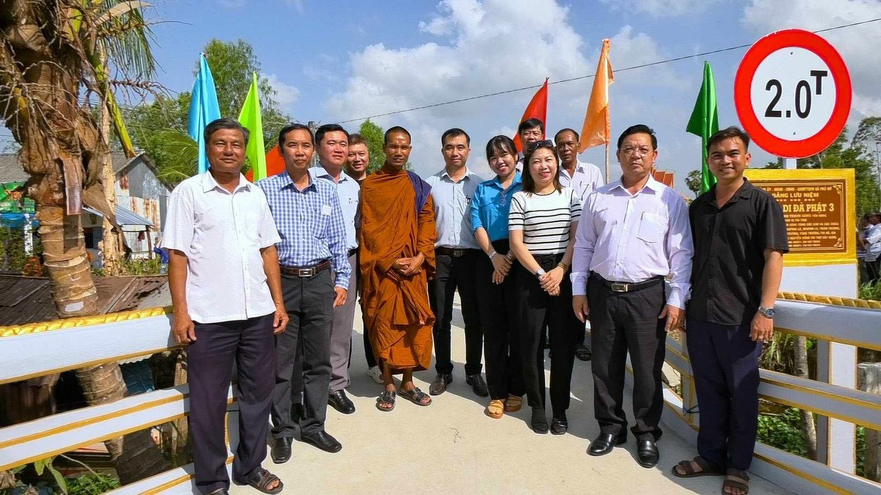 បុរសមានចំណូលចិត្តធ្វើការងារសប្បុរសធម៌