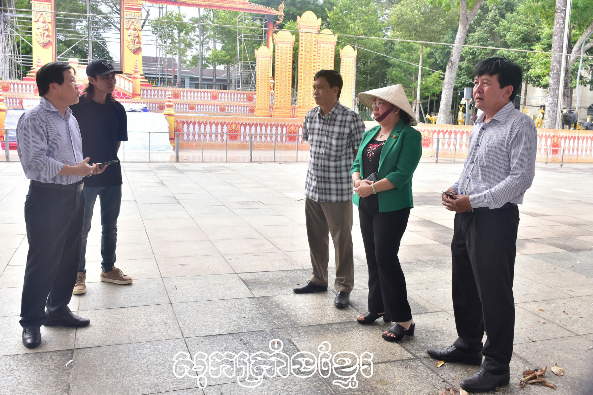 អនុលេខាប្រចាំការបក្សខេត្ត ហូធីកឹមដាវពិនិត្យការងាររៀបចំបម្រុងពិធីបុណ្យអកអំបុក-ប្រណាំងទូកងសុកត្រាំង