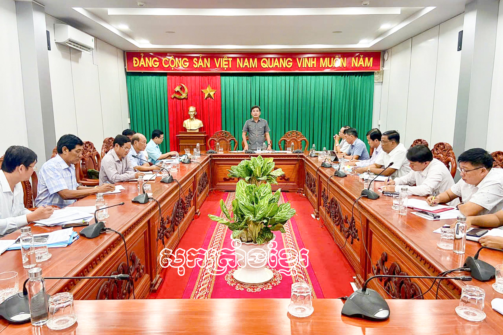 ស្រុកឡុងភូផ្សព្វផ្សាយការងារបំបាត់ផ្ទះបណ្តោះអាសន្ន ផ្ទះទ្រុឌទ្រោម