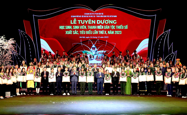 លើកសរសើរសិស្ស និស្សិតនិងយុវជនជនជាតិភាគតិចឆ្នើម គំរូ ឆ្នាំ២០២៤