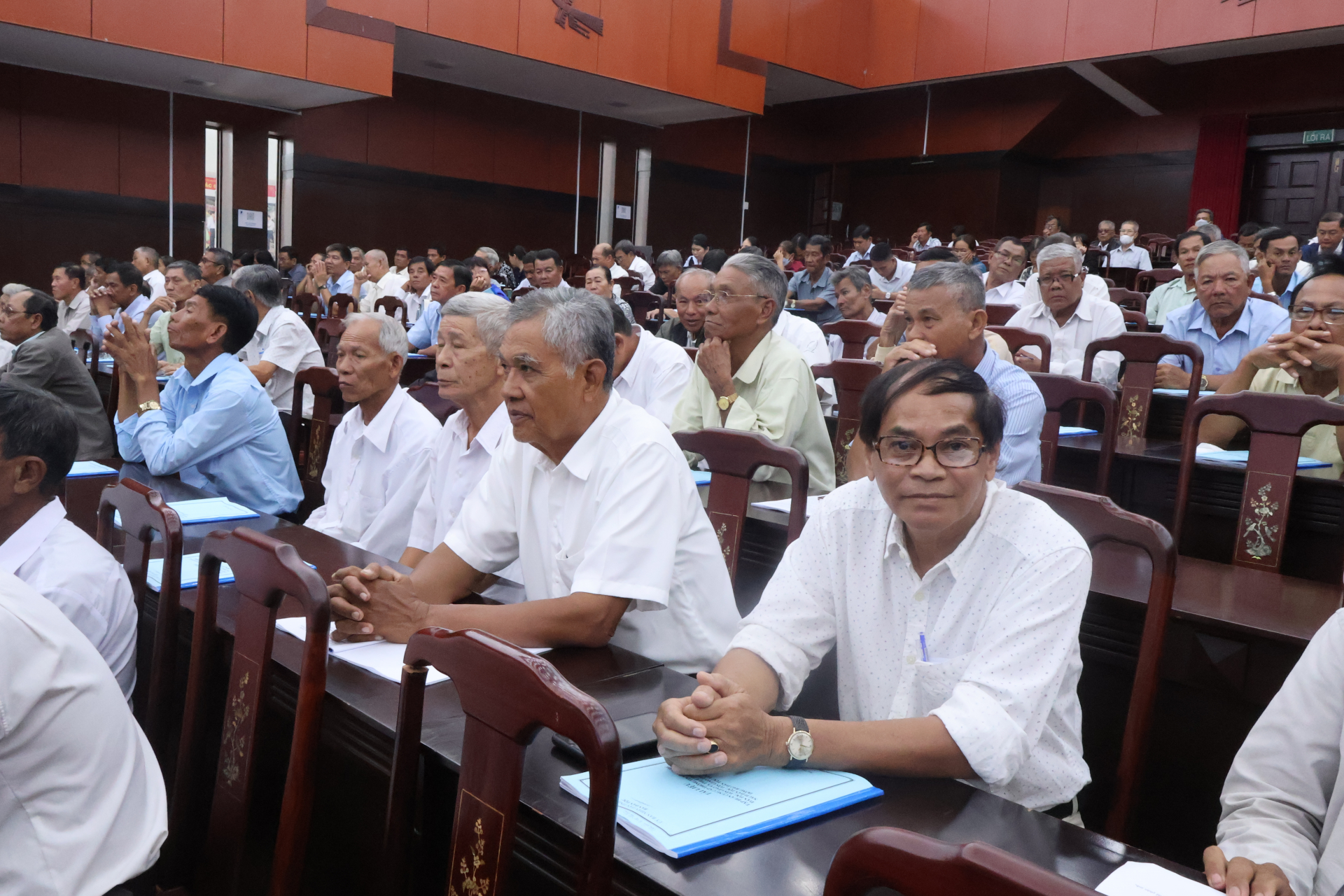 គិតអានកសាងកងជួរអ្នកមានប្រិយភាពក្នុងតំបន់ជនជាតិភាគតិច