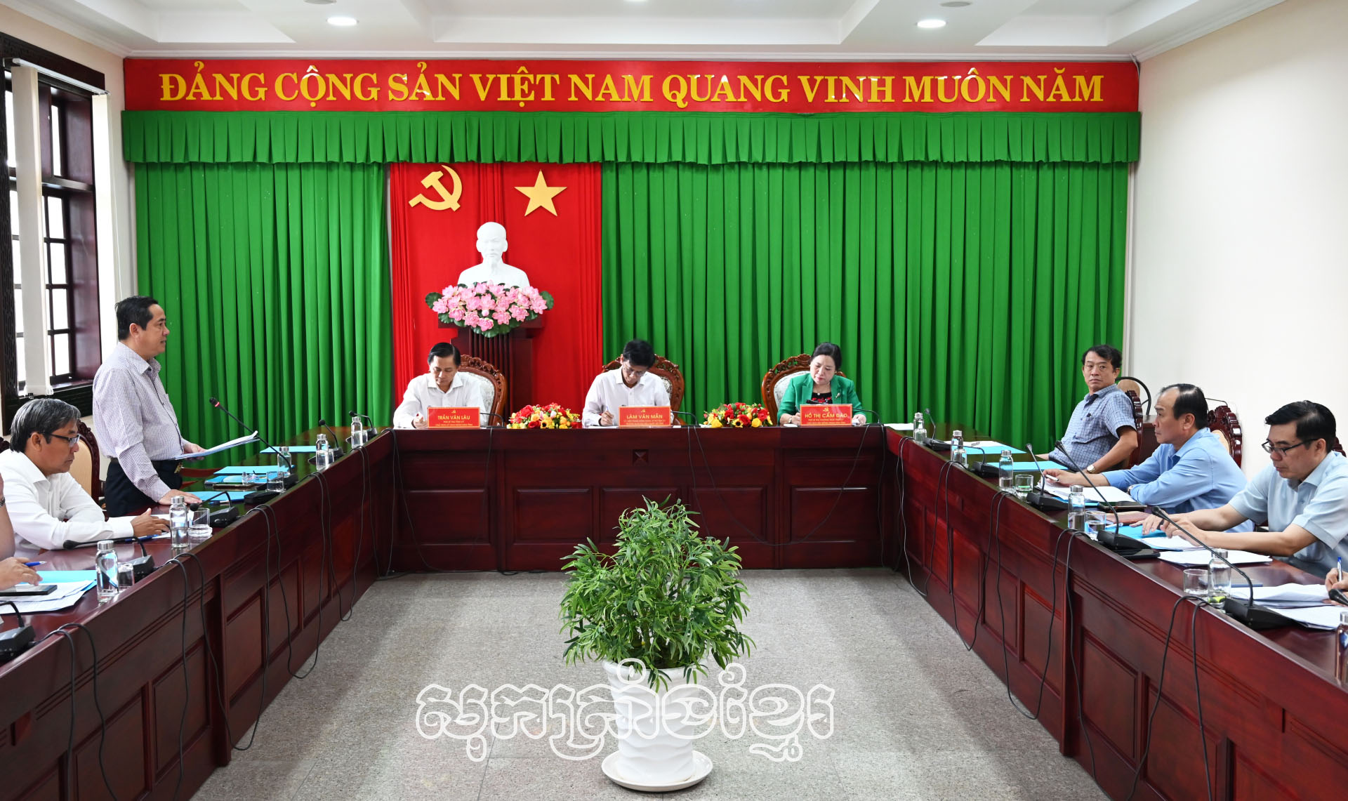 ផ្សព្វផ្សាយឆាប់ពីបំបាត់ផ្ទះបណ្តោះអាសន្ន ផ្ទះទ្រុឌទ្រោមលើភូមិដ្ឋានខេត្តសុកត្រាំង