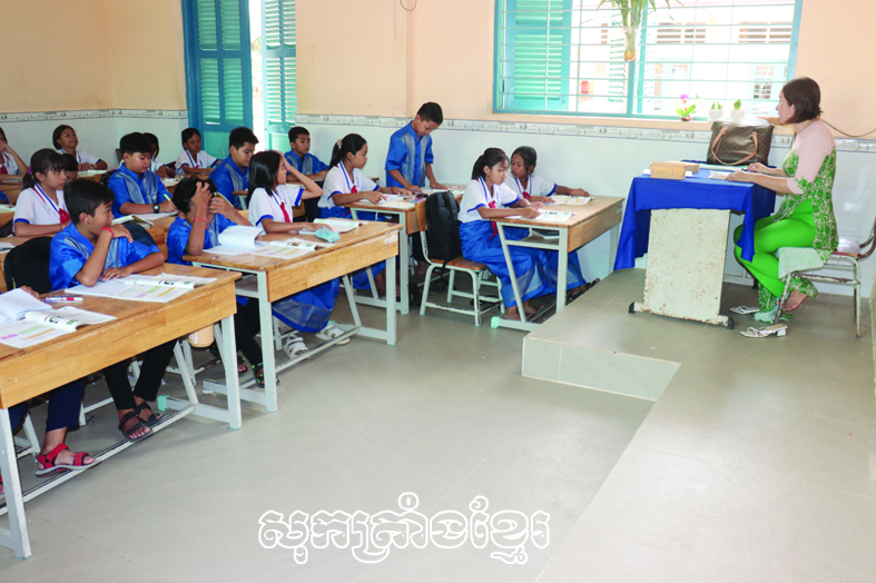 សាលាជនជាតិអន្តេវាសិកកេសាច់ខិតខំដើម្បីសិស្សជាទីស្រឡាញ់